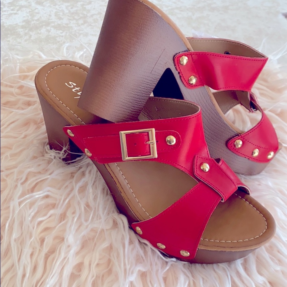 Styluxe Red platform sandals size 10